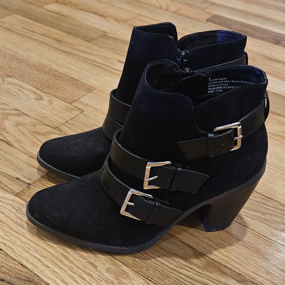 Mossimo size 6 black booties
